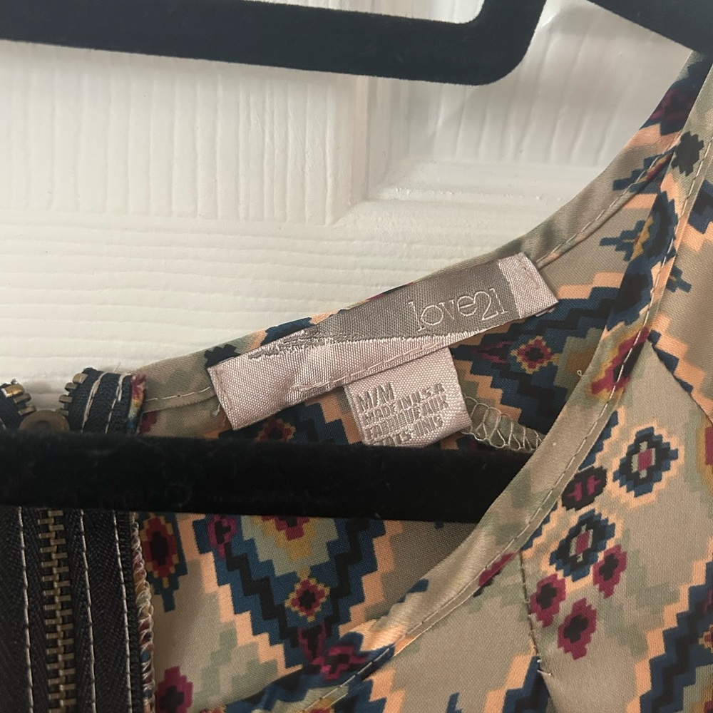 Patterned Tunic Dress - Picture 2 of 6